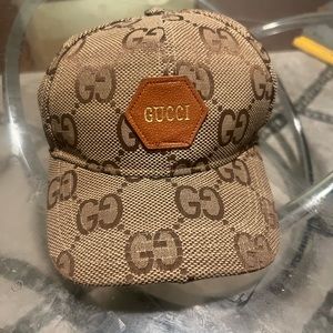 GG hat